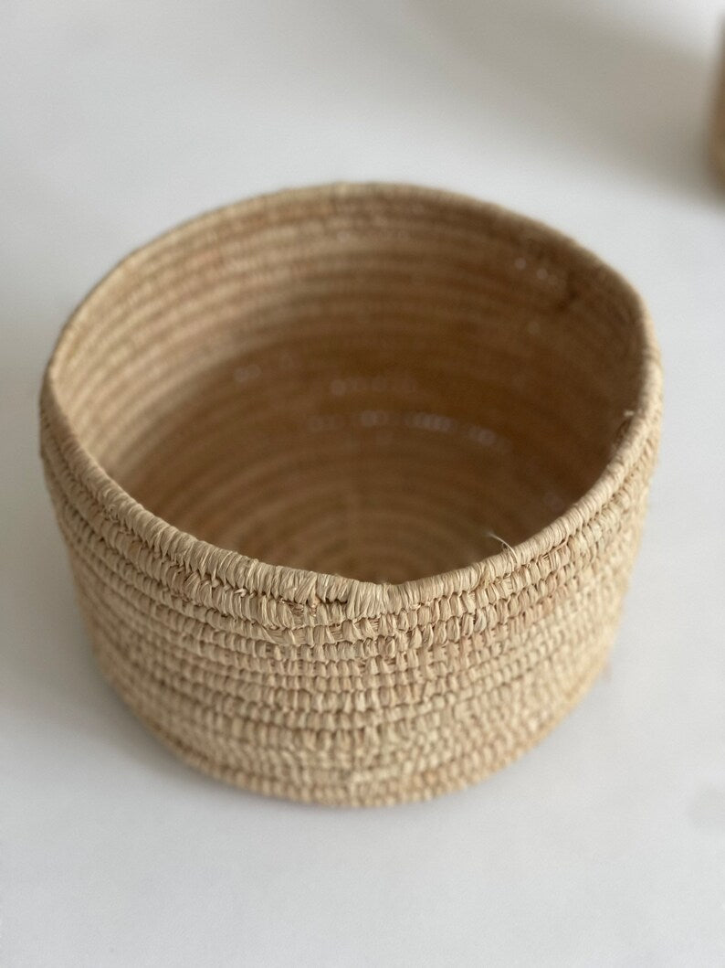 Round Woven palm leaf basket K086